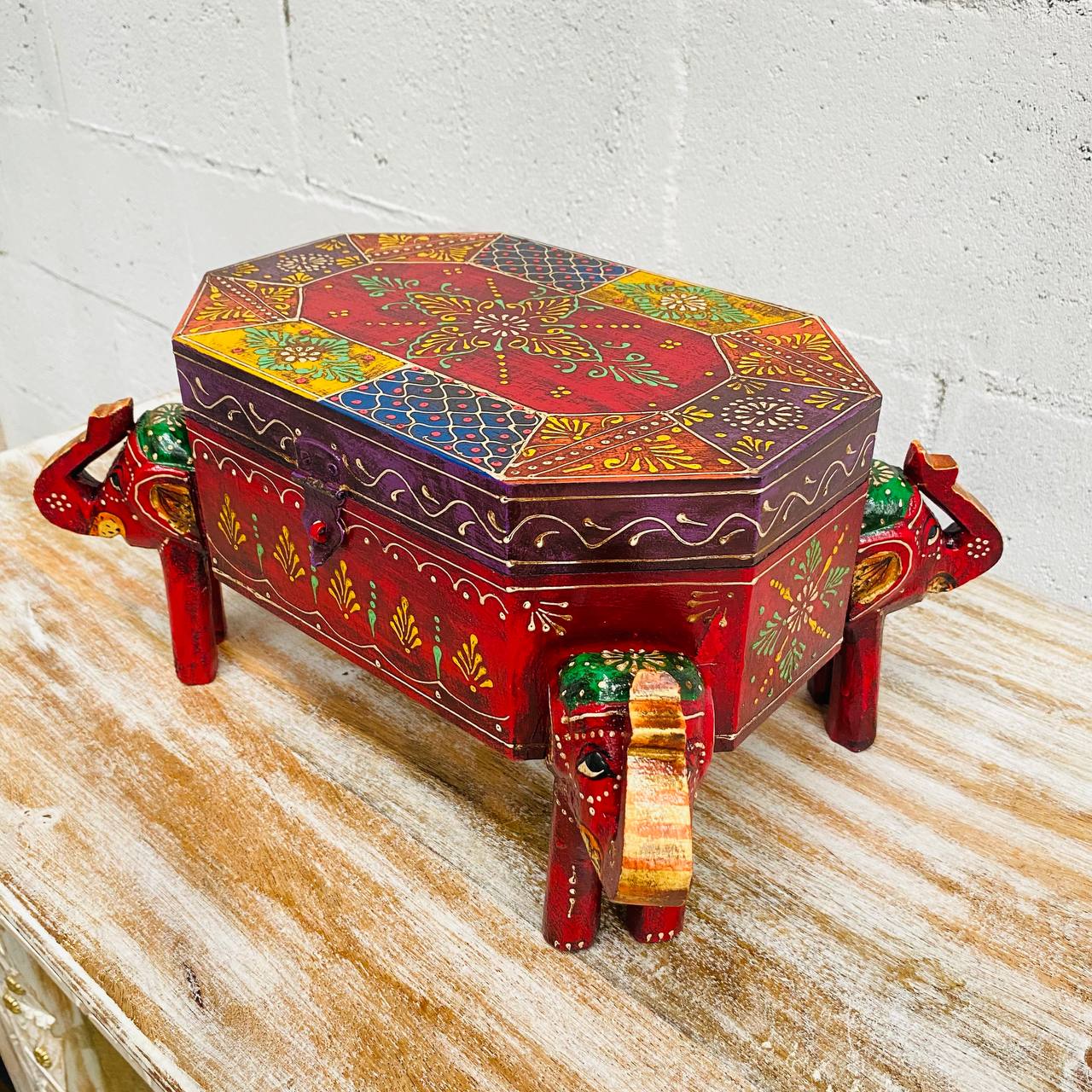 Cofre "Guardianes Elefantes" - Madera con Diseño Exclusivo de 4 Elefantes en Colores Vibrantes