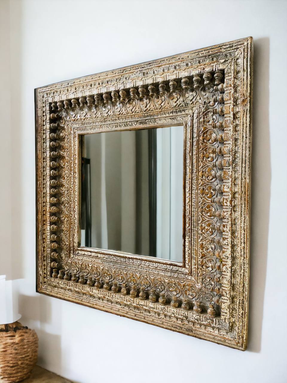 Espejo en Madera Tallada con Diseño Vintage