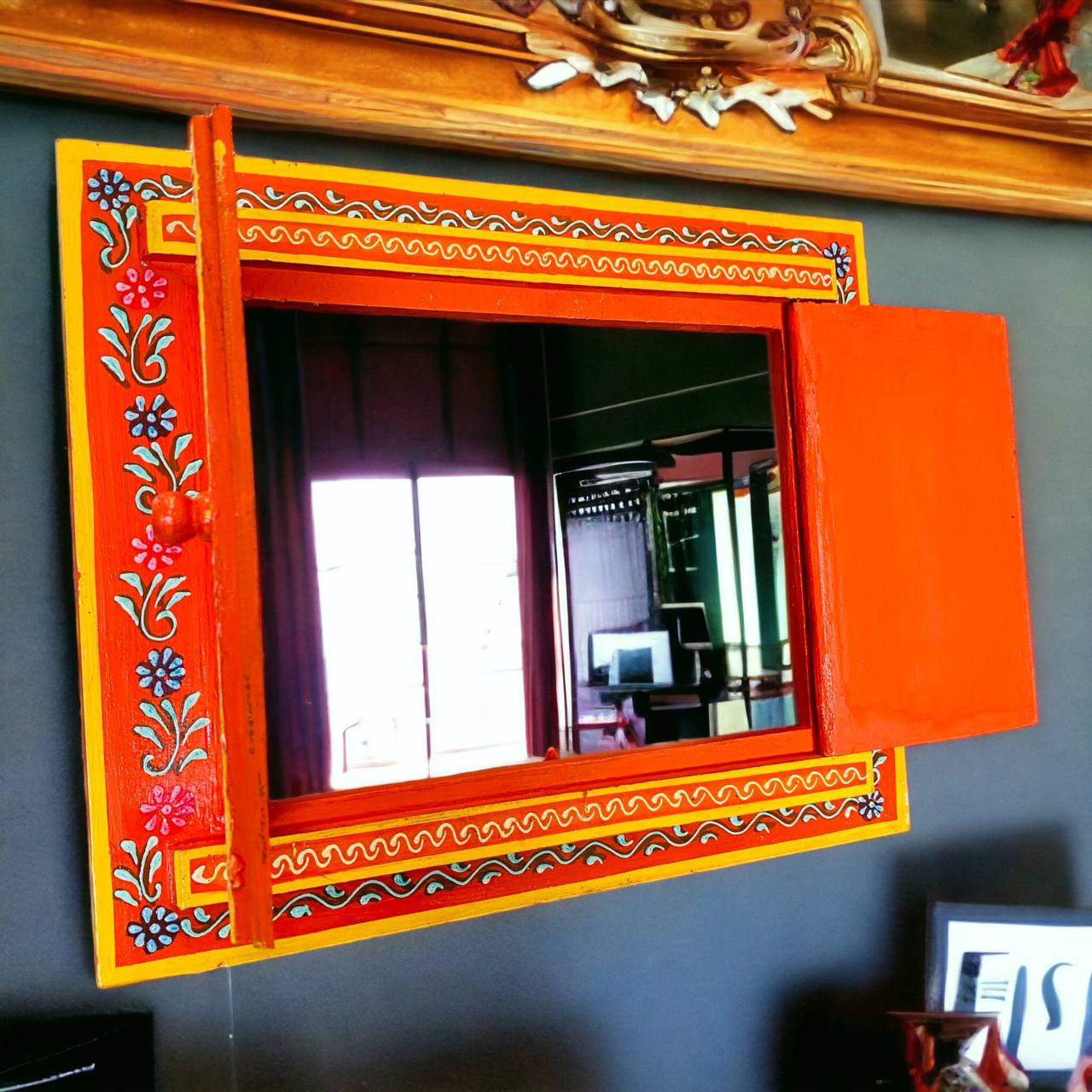 Espejo Decorativo en Madera Pintado a Mano con Diseño de Pareja Hindu