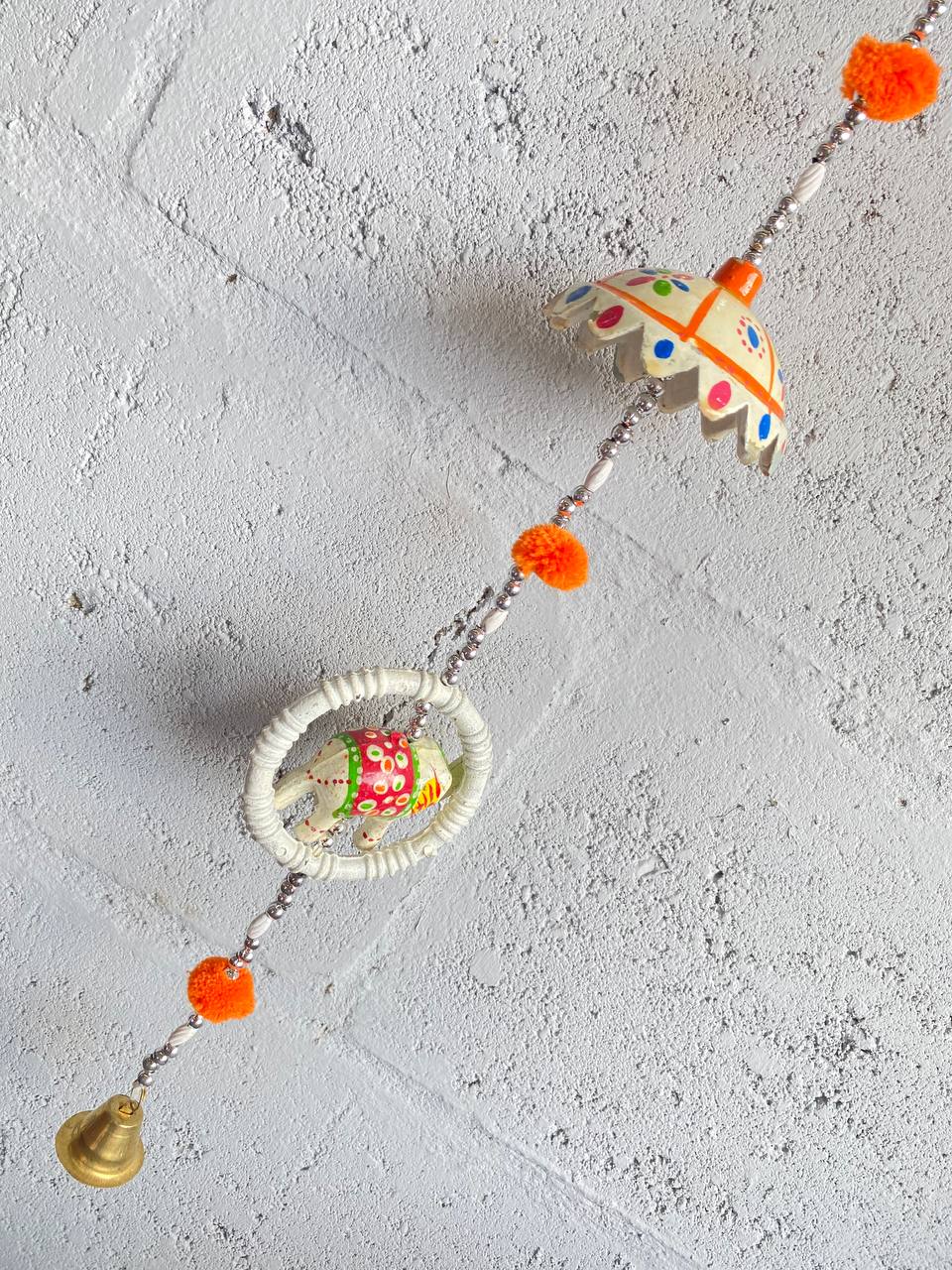 Colgante de Campanas y Elefantes en fibra Blanco